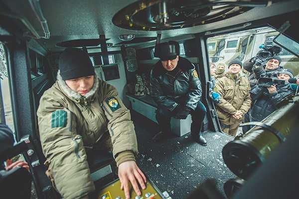 Нацгвардия Украины получает современную военную спецтехнику Нацгвардия Украины получает современную военную спецтехнику