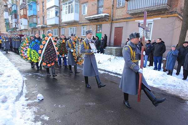 На Киевщине похоронили бойца Нацгвардии, погибшего под Дебальцево На Киевщине похоронили бойца Нацгвардии, погибшего под Дебальцево