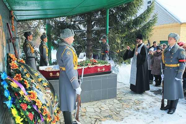 На Киевщине похоронили бойца Нацгвардии, погибшего под Дебальцево На Киевщине похоронили бойца Нацгвардии, погибшего под Дебальцево