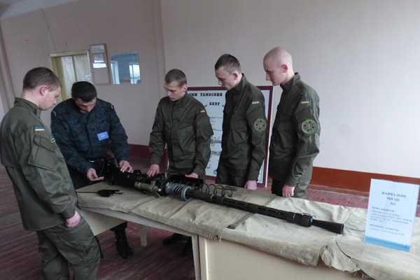 В Учебном центре НГУ закончились учебные сборы с экипажами БТР-70 В Учебном центре НГУ закончились учебные сборы с экипажами БТР-70