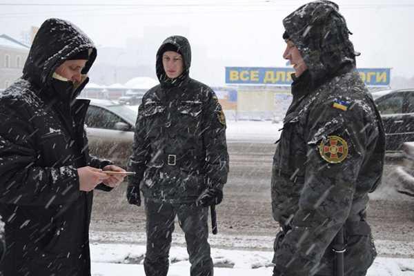 Нацгвардейцы круглосуточно патрулируют улицы Харькова Нацгвардейцы круглосуточно патрулируют улицы Харькова