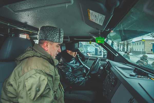 Нацгвардия Украины получает современную военную спецтехнику Нацгвардия Украины получает современную военную спецтехнику