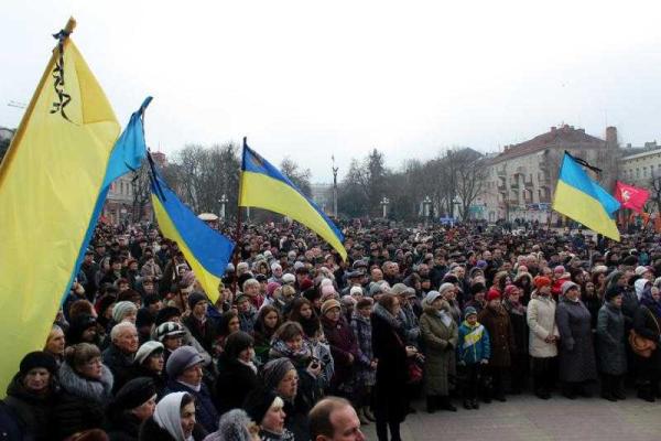 Память Героев Небесной Сотни почтили жители Тернополя Память Героев Небесной Сотни почтили жители Тернополя
