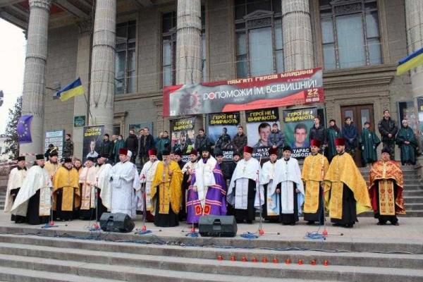 Память Героев Небесной Сотни почтили жители Тернополя Память Героев Небесной Сотни почтили жители Тернополя