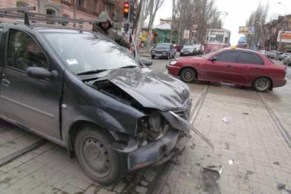 В Мариуполе произошло ДТП с участием бойцов батальона "Святая Мария" В Мариуполе произошло ДТП с участием бойцов батальона "Святая Мария"