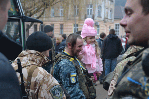 Из горячей точки Украины домой на отдых вернулись бойцы батальона "Львов" Из горячей точки Украины домой на отдых вернулись бойцы батальона "Львов"