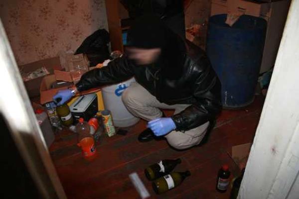 Криминальный квартет, организовавший нарколабораторию, задержан сотрудниками УБОП Криминальный квартет, организовавший нарколабораторию, задержан сотрудниками УБОП