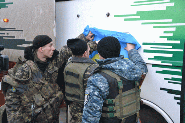 Из горячей точки Украины домой на отдых вернулись бойцы батальона "Львов" Из горячей точки Украины домой на отдых вернулись бойцы батальона "Львов"