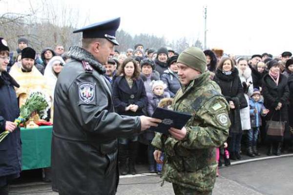 На Винничине в зону АТО проводили бойцов сводного отряда милиции и спецназовцев батальона "Винница"