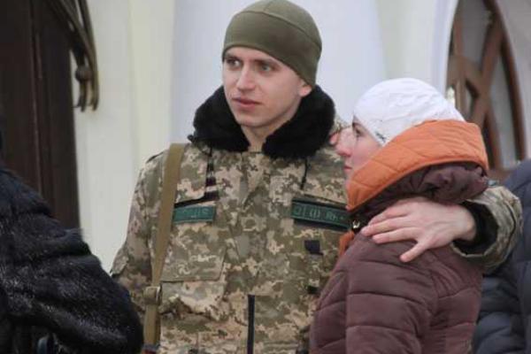 На Винничине в зону АТО проводили бойцов сводного отряда милиции и спецназовцев батальона "Винница"