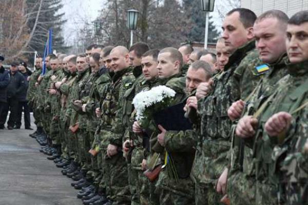 На Винничине в зону АТО проводили бойцов сводного отряда милиции и спецназовцев батальона "Винница"