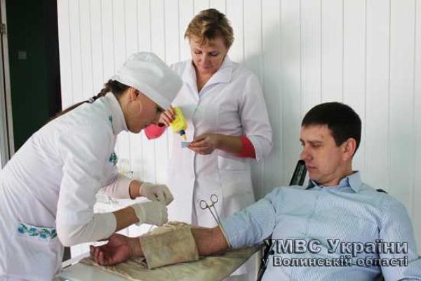 Правоохранители Волыни приняли участие в акции "Спаси жизнь солдату" Правоохранители Волыни приняли участие в акции "Спаси жизнь солдату"