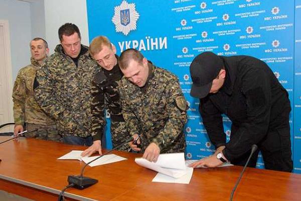 Командиры добровольческих батальонов и Нацгвардии заявили о готовности выполнять приказы Президента Командиры добровольческих батальонов и Нацгвардии заявили о готовности выполнять приказы Президента