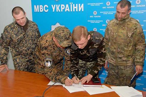 Командиры добровольческих батальонов и Нацгвардии заявили о готовности выполнять приказы Президента Командиры добровольческих батальонов и Нацгвардии заявили о готовности выполнять приказы Президента