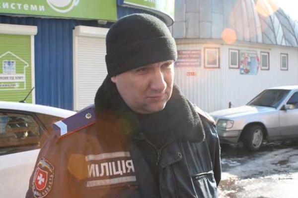 Ровенские патрульные по "горячим" следам задержали двух мужчин, совершивших грабеж Ровенские патрульные по "горячим" следам задержали двух мужчин, совершивших грабеж