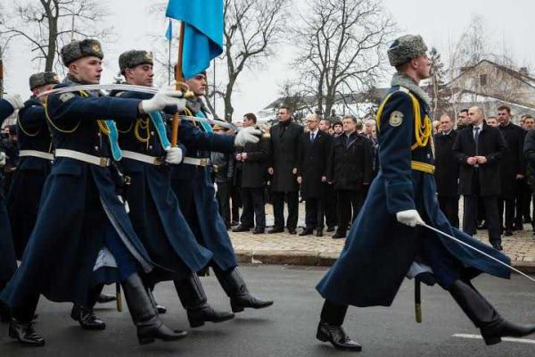 Президент Украины почтил память участников боевых действий Президент Украины почтил память участников боевых действий