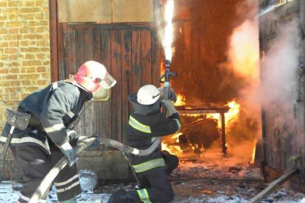 Черниговские огнеборцы ликвидировали пожар в мастерской по производству мебели Черниговские огнеборцы ликвидировали пожар в мастерской по производству мебели