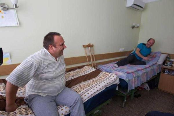 Мэр Киева посетил в больнице водителей-добровольцев, раненых вблизи Дебальцево Мэр Киева посетил в больнице водителей-добровольцев, раненых вблизи Дебальцево