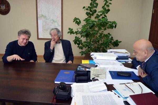 Глава Луганщины провел рабочую встречу с представителями Красного Креста Австрии Глава Луганщины провел рабочую встречу с представителями Красного Креста Австрии