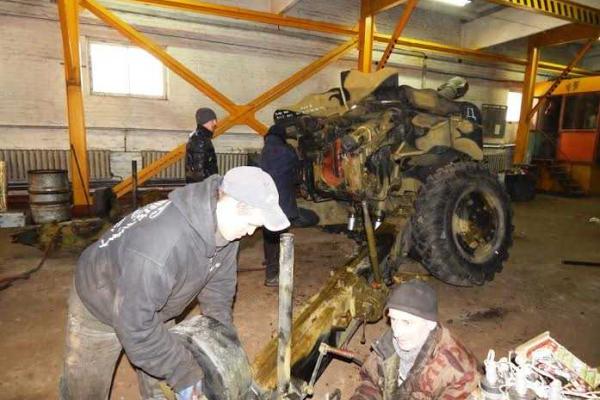 Бойцы-ремонтники с Ровенщины трудятся и в глубоком тылу, и на передовой Бойцы-ремонтники с Ровенщины трудятся и в глубоком тылу, и на передовой