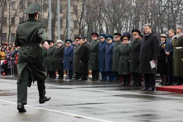 Президент вручил дипломы выпускникам-отличникам Национального университета обороны Президент вручил дипломы выпускникам-отличникам Национального университета обороны