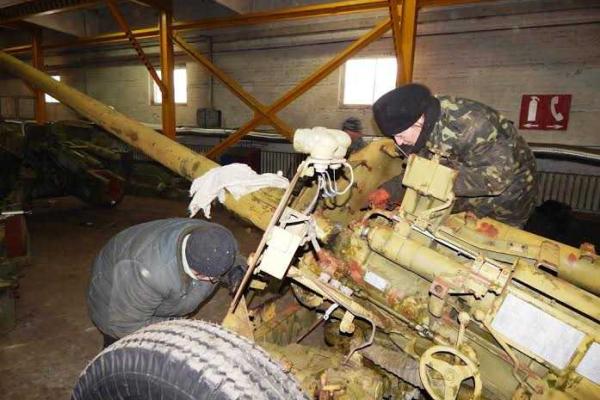 Бойцы-ремонтники с Ровенщины трудятся и в глубоком тылу, и на передовой Бойцы-ремонтники с Ровенщины трудятся и в глубоком тылу, и на передовой