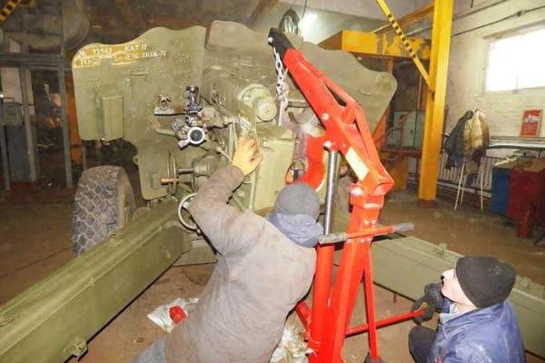 Бойцы-ремонтники с Ровенщины трудятся и в глубоком тылу, и на передовой Бойцы-ремонтники с Ровенщины трудятся и в глубоком тылу, и на передовой