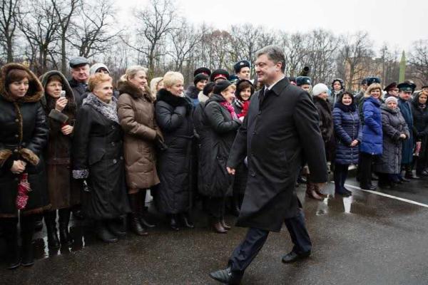 Президент вручил дипломы выпускникам-отличникам Национального университета обороны Президент вручил дипломы выпускникам-отличникам Национального университета обороны