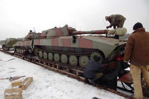 Бойцы-ремонтники с Ровенщины трудятся и в глубоком тылу, и на передовой Бойцы-ремонтники с Ровенщины трудятся и в глубоком тылу, и на передовой
