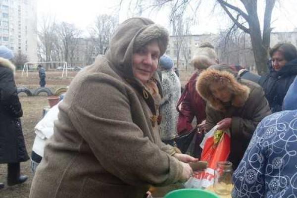 Луганск сегодня: на улицах огромные очереди за бесплатной едой