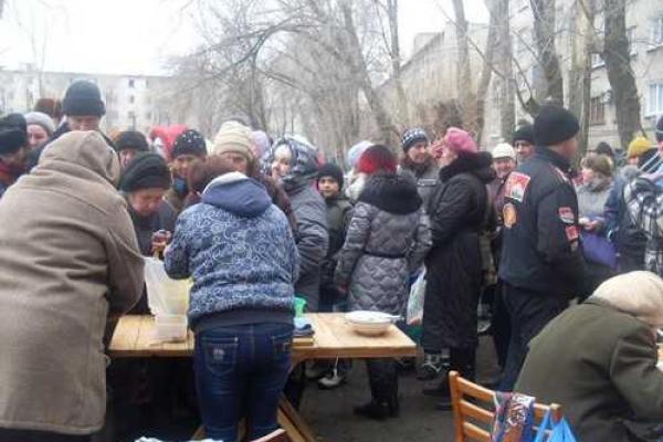 Луганск сегодня: на улицах огромные очереди за бесплатной едой