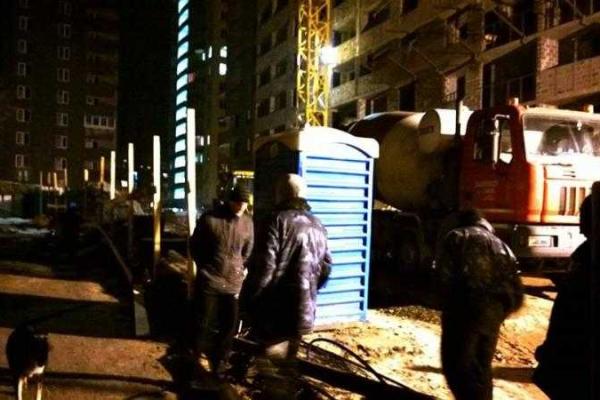 Продолжается противостояние киевлян с незаконными застройщиками на стройплощадке "Сосновый бор" Продолжается противостояние киевлян с незаконными застройщиками на стройплощадке "Сосновый бор"