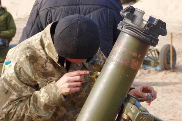 Артиллеристы на полигоне отрабатывают практические навыки Артиллеристы на полигоне отрабатывают практические навыки