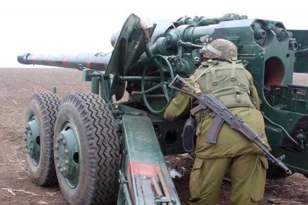 Артиллеристы, прикрывающие Мариуполь, провели военные учения Артиллеристы, прикрывающие Мариуполь, провели военные учения