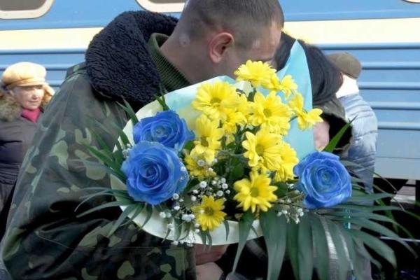На Сумщину с Востока Украины возвращаются бойцы-артиллеристы На Сумщину с Востока Украины возвращаются бойцы-артиллеристы