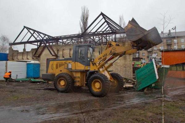 В Днепровском районе Киева начали демонтаж незаконного долгостроя