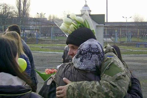 На Буковине встретили героев-десантников, прибывших из зоны АТО На Буковине встретили героев-десантников, прибывших из зоны АТО