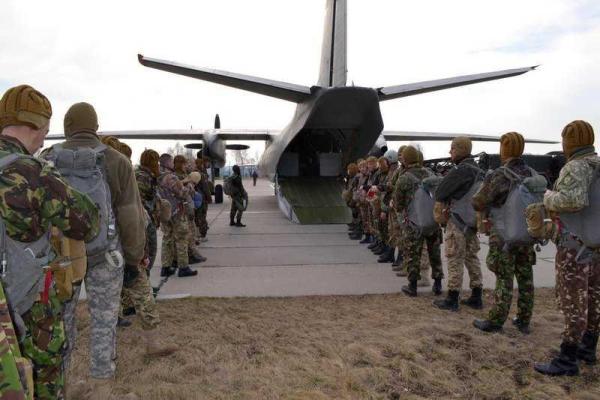 Спецназовцы ВСУ отработали десантирование в условный тыл противника 