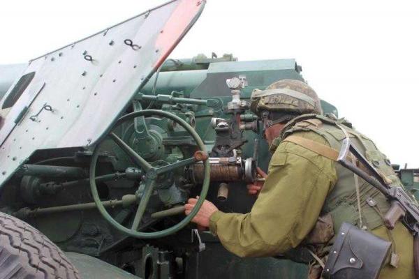 Артиллеристы, прикрывающие Мариуполь, провели военные учения Артиллеристы, прикрывающие Мариуполь, провели военные учения