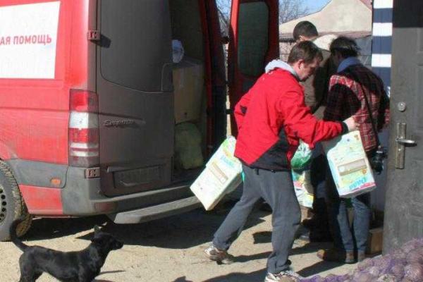 В прифронтовые Марьинку и Красногоровку военные доставили гуманитарную помощь