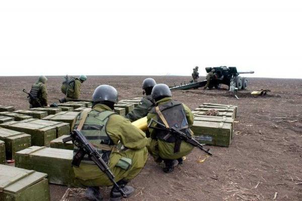 Артиллеристы, прикрывающие Мариуполь, провели военные учения Артиллеристы, прикрывающие Мариуполь, провели военные учения