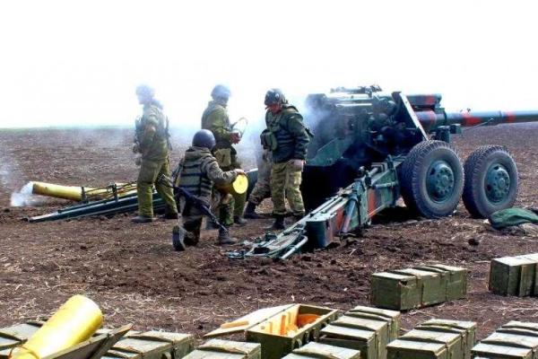 Артиллеристы, прикрывающие Мариуполь, провели военные учения Артиллеристы, прикрывающие Мариуполь, провели военные учения