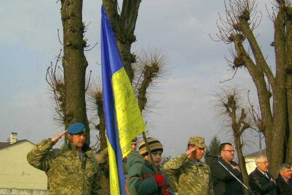 На Буковине встретили героев-десантников, прибывших из зоны АТО На Буковине встретили героев-десантников, прибывших из зоны АТО