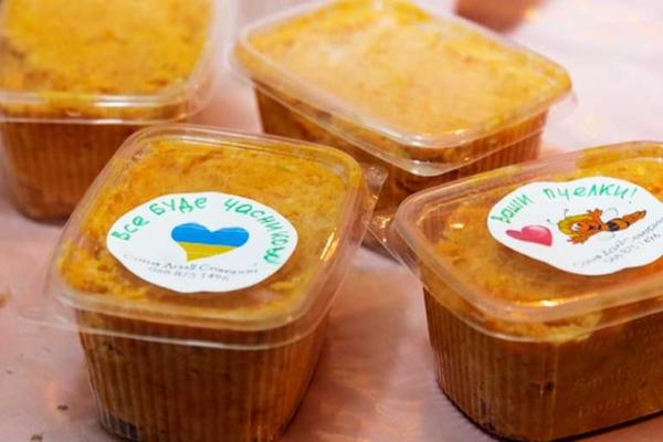Одесские активисты своими руками готовят вкусную и полезную посылку для воинов АТО Одесские активисты своими руками готовят вкусную и полезную посылку для воинов АТО