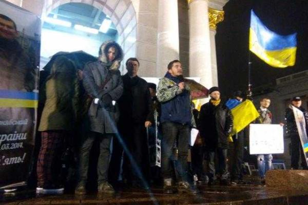Переселенцы из Донецка провели в Киеве акцию "Донбасс - это Украина" Переселенцы из Донецка провели в Киеве акцию "Донбасс - это Украина"