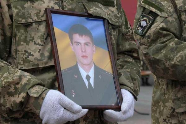 Жители Кировограда проводили в последний путь Героя, погибшего под Дебальцево Жители Кировограда проводили в последний путь Героя, погибшего под Дебальцево