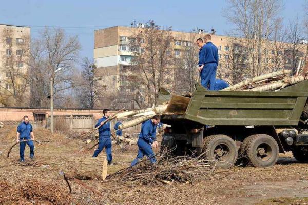 Коллектив Харьковского университета ВС провел День окружающей среды Коллектив Харьковского университета ВС провел День окружающей среды