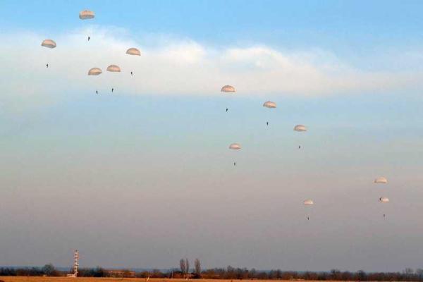 Спецназовцы ВСУ отработали десантирование в условный тыл противника 