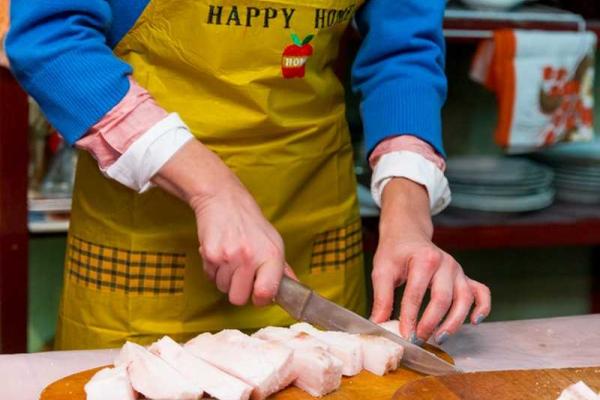 Одесские активисты своими руками готовят вкусную и полезную посылку для воинов АТО Одесские активисты своими руками готовят вкусную и полезную посылку для воинов АТО