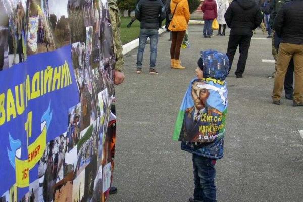 На Буковине встретили героев-десантников, прибывших из зоны АТО На Буковине встретили героев-десантников, прибывших из зоны АТО